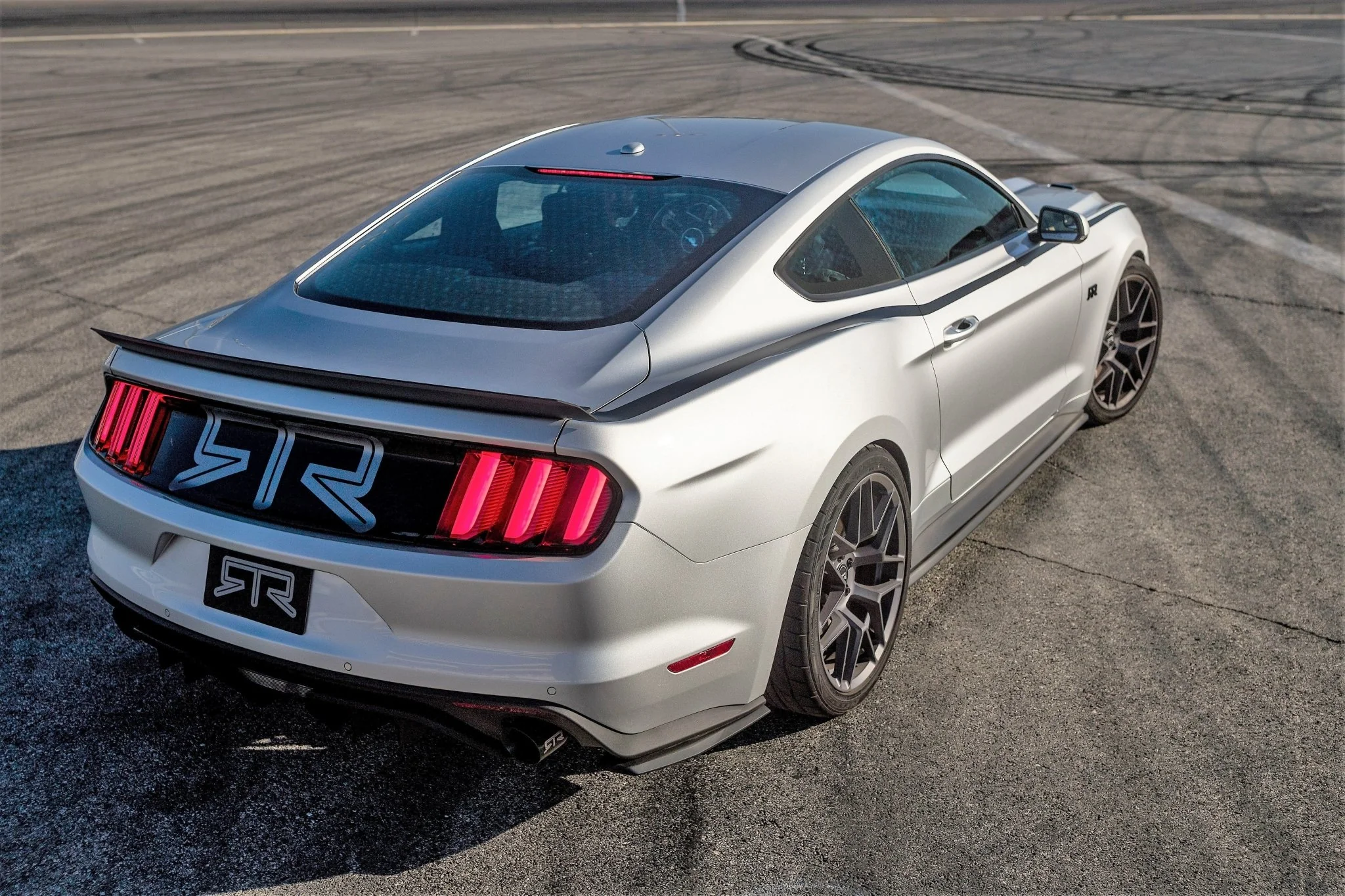 RTR Side Rocker w/ Quarter Splitters (15-17 Mustang -All Models) - Image 3